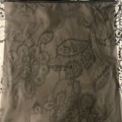 ESSENTIAL FEAR OF GOD SHORTS