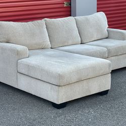 SECTIONAL COUCH GREAT CONDITION DELIVERY AVAILABLE 