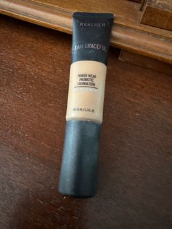 REALHER Shell Beige Foundation Opened