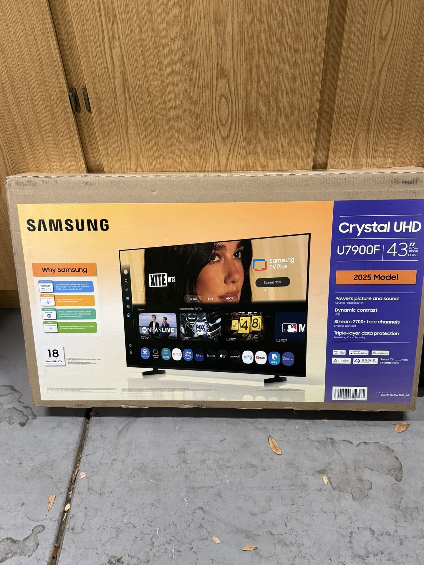 Samsung Crystal UHD 43” Flat Screen TV