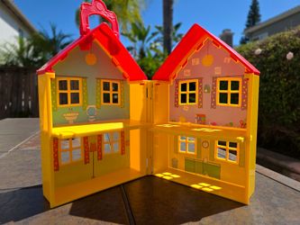 Peppa Pig Fold & Go Playhouse / Yellow Carrying House