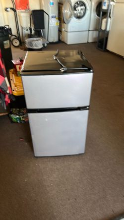 Mini fridge/ freezer