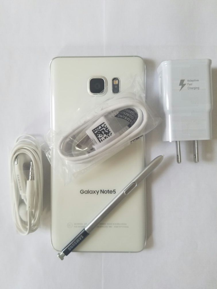 Samsung Galaxy Note 5, Unlocked, Excellent Condition. (Almost new)