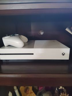 Xbox One with 3 games in wonderful condition