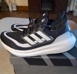 Adidas Ultraboost Light 7-1/2(M), 8-1/2 (W) BNIB