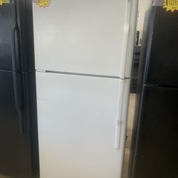 GE 30” top Freezer Fridge Working Perfectly 4 Months Warranty 
