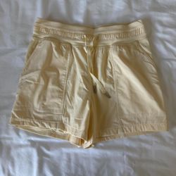 Lululemon Dance Studio High-Rise Short 3.5"
