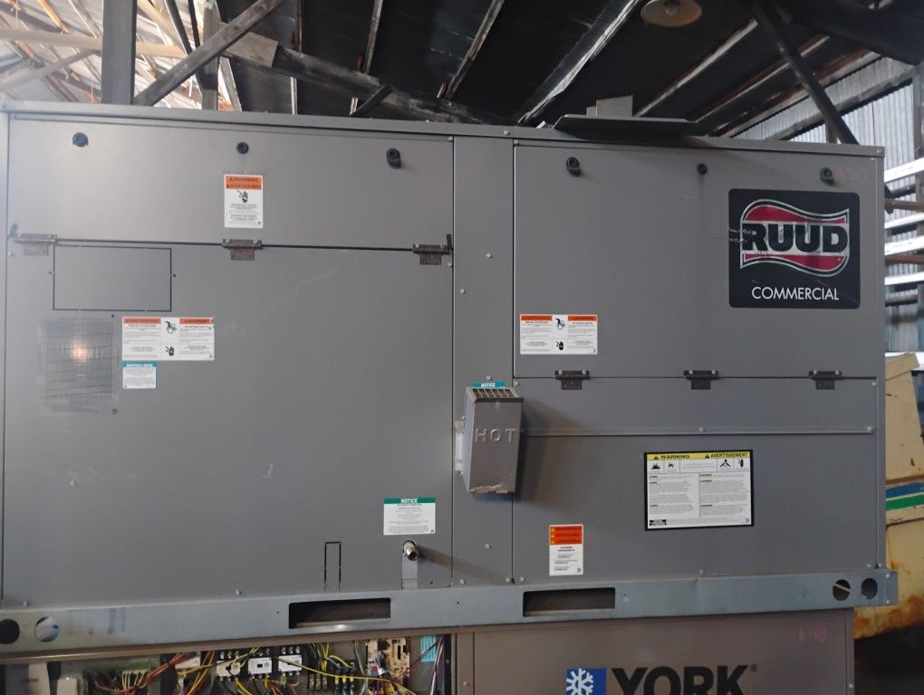 RUUD 7-1/2 TON 3 PHASE GAS PACKAGE UNIT 410A AC
