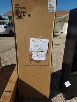 Tv stand and gade dog. 40$ dog gade 25$