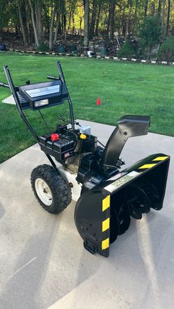 SNOWBLOWER RYOBI 9.5 hp, 26” DECK, 12” IMPELLERS, 6 Forward & 2 Reverse Speeds, Electric Start, SINGLE HAND OPERATION, Works & Runs GREAT 👍