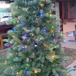 7.5 OVERLAND HOLIDAY CHRISTMAS TREE WITH LED LIGHTS