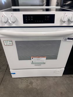 Frigidaire 30” Electric Freestanding Range – New