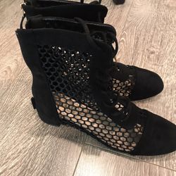 Gorgeous Fishnet Boots 