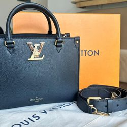 Louis Vuitton Lock & Go 