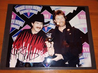 Brooks & Dunn Autographed 8 × 10 Photo Country Music Awards Photo