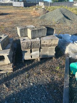 Retaining blocks