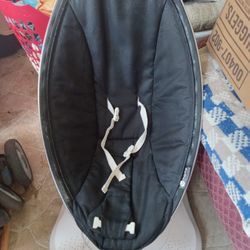 Two Baby Items 4moms Swing & Carry Bassinet 