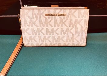 Great Michael Kors Jet Set travel logo wristlet/wallet in Vanilla