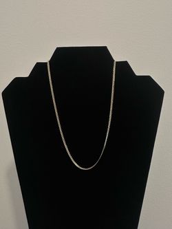 10k gold chain for a child. / Cadena de oro de 10k, para niño.