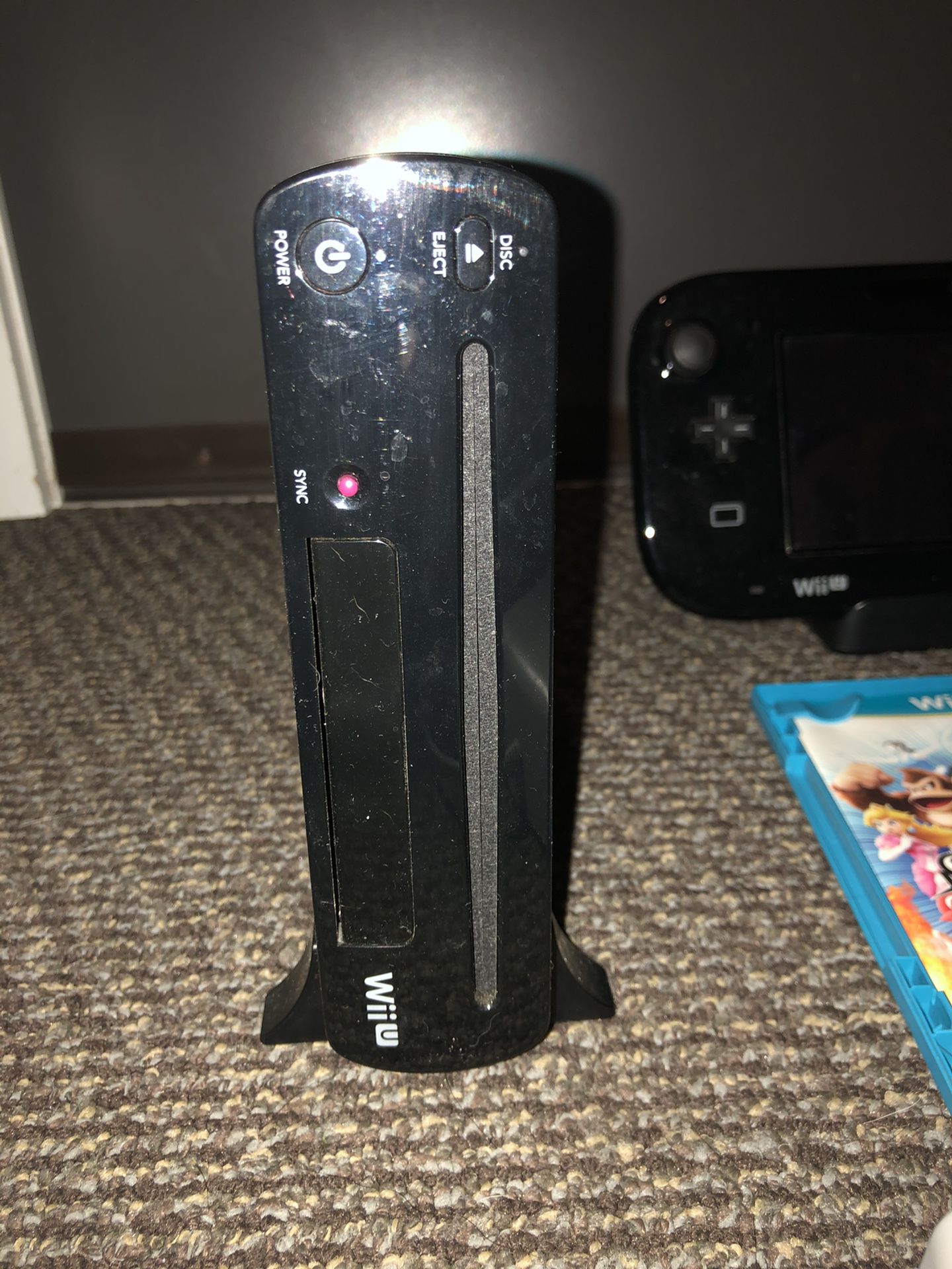 32 GB Nintendo Wii U + controllers/2 games