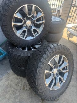 Vendo rines originales de chevi silverado llantas semi nuevas 32x1250R20