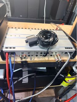 Super clean JL Audio original 500/1 amp with bass knob