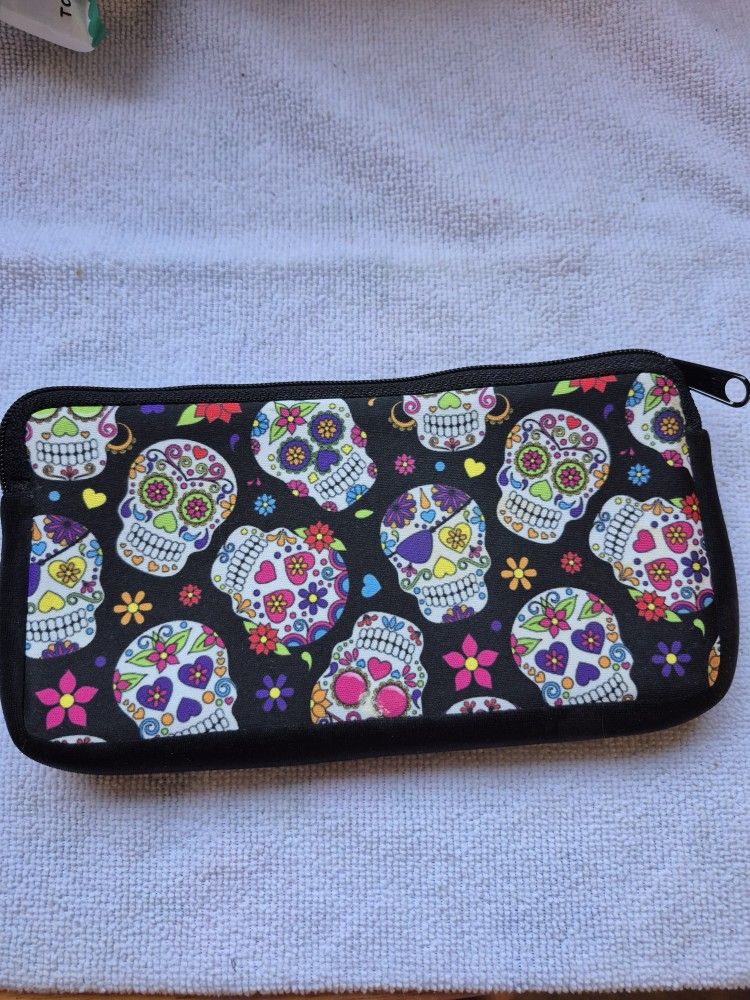 Skull Pouch 8x4in