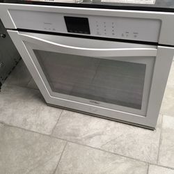 WHIRLPOOL SINGLE WALL OVEN WHITE
