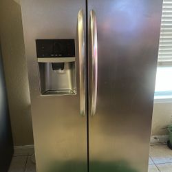 Working refrigerator freezes And. works needs a deep cleaning