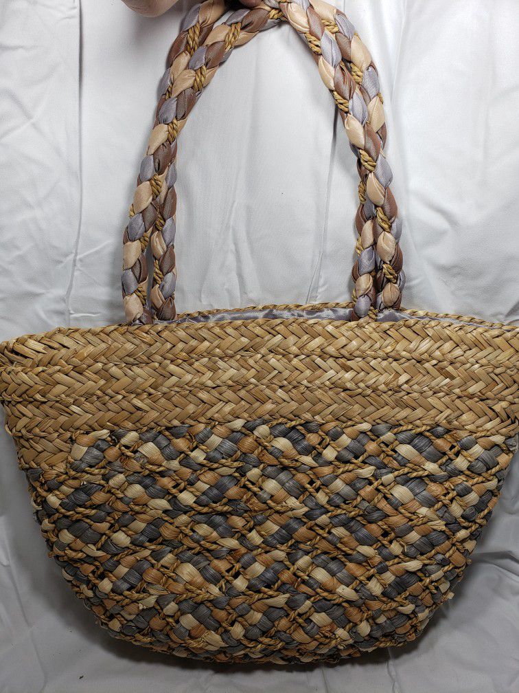 NWOT Sun 'N' Sand (SilverGold/Beige/Blue/Straw) Shoulder bag large.   Bag measures 18" x 14" x 2". Shoulder strap drop is 9".