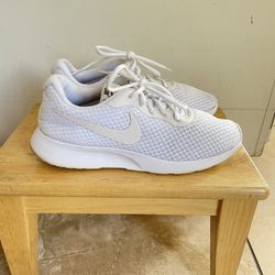 Nike Tanjun Shoes