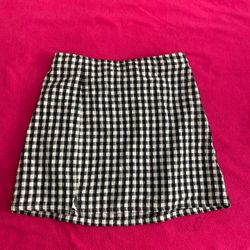 black + white American Eagle mini skirt 