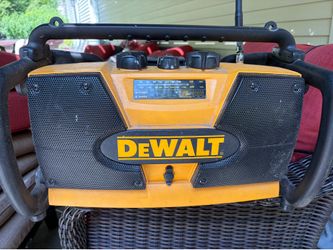 Dewalt Worksite Radio and charger