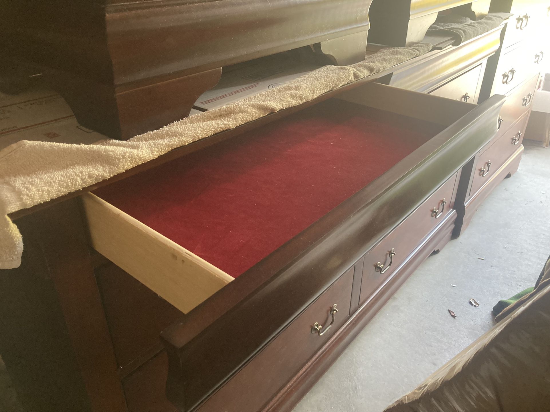 6 Piece King Bedroom Set. Just Taken Out Of Storage. Retails For $1550 With Tax. My Price $850. Photos Show All Pieces