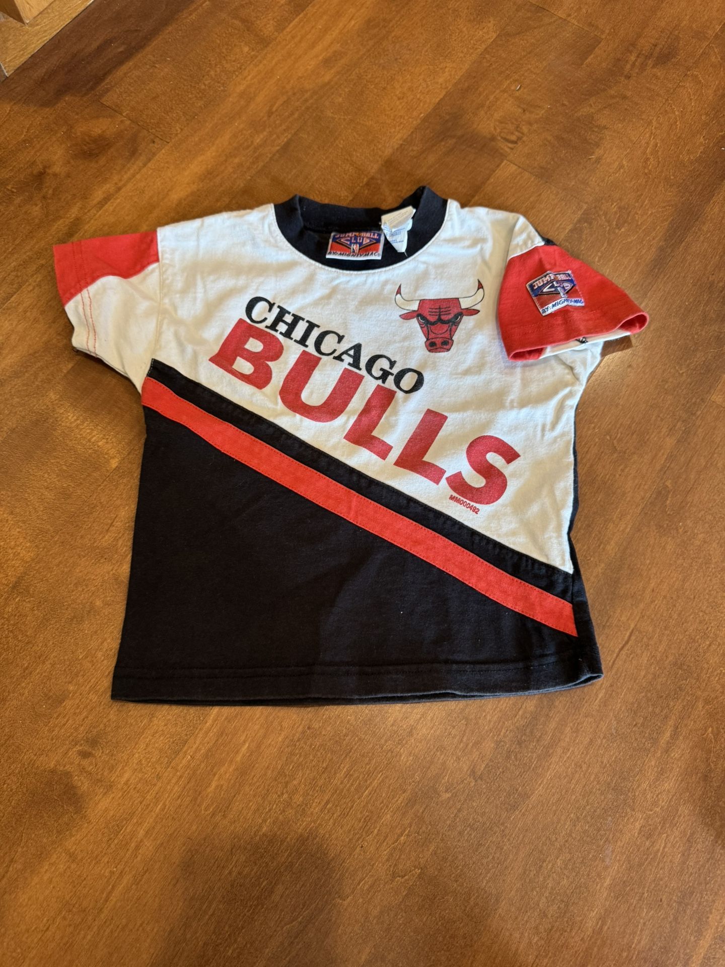 Boys vintage Y2K 90s Chicago Bulls T-shirt shipping available