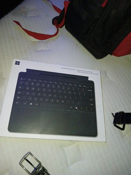 Microsoft Surface Pro Keyboard With Pen Storage