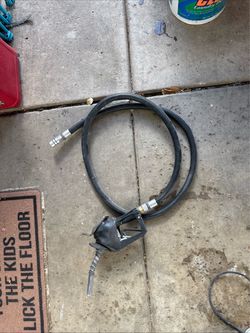 Fuel transfer hose with nossle.