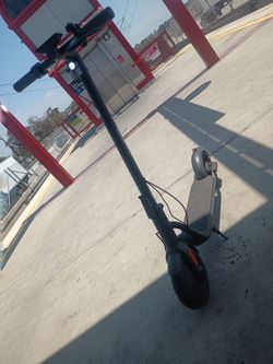 NAVEE SCOOTER