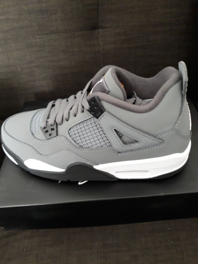 Jordan retro 4 size 6.5 for Sale in San Bernardino, CA