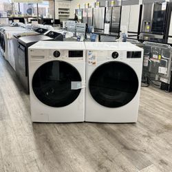 🔥FINANCING AVAILABLE 🔥 LG 4.5 Cubic Ft. Front Load Washer And Gas Dryer Laundry Pair🔥