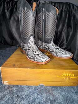 Men’s cowboy boots 10.5