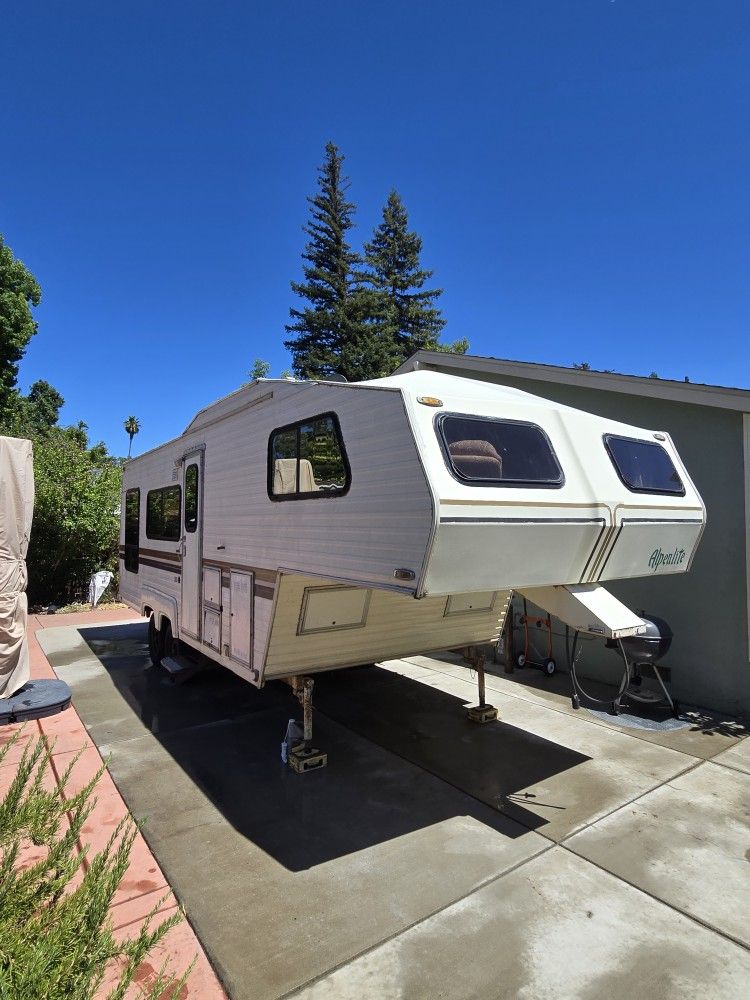 Alpenlite Camper 5th Wheel