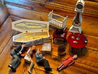 Miniature Victorian Dollhouse Items (Entire Lot)