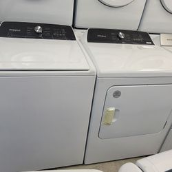Like New Whirlpool Top Loading Washer And Electric 220volt Dryer Set 
