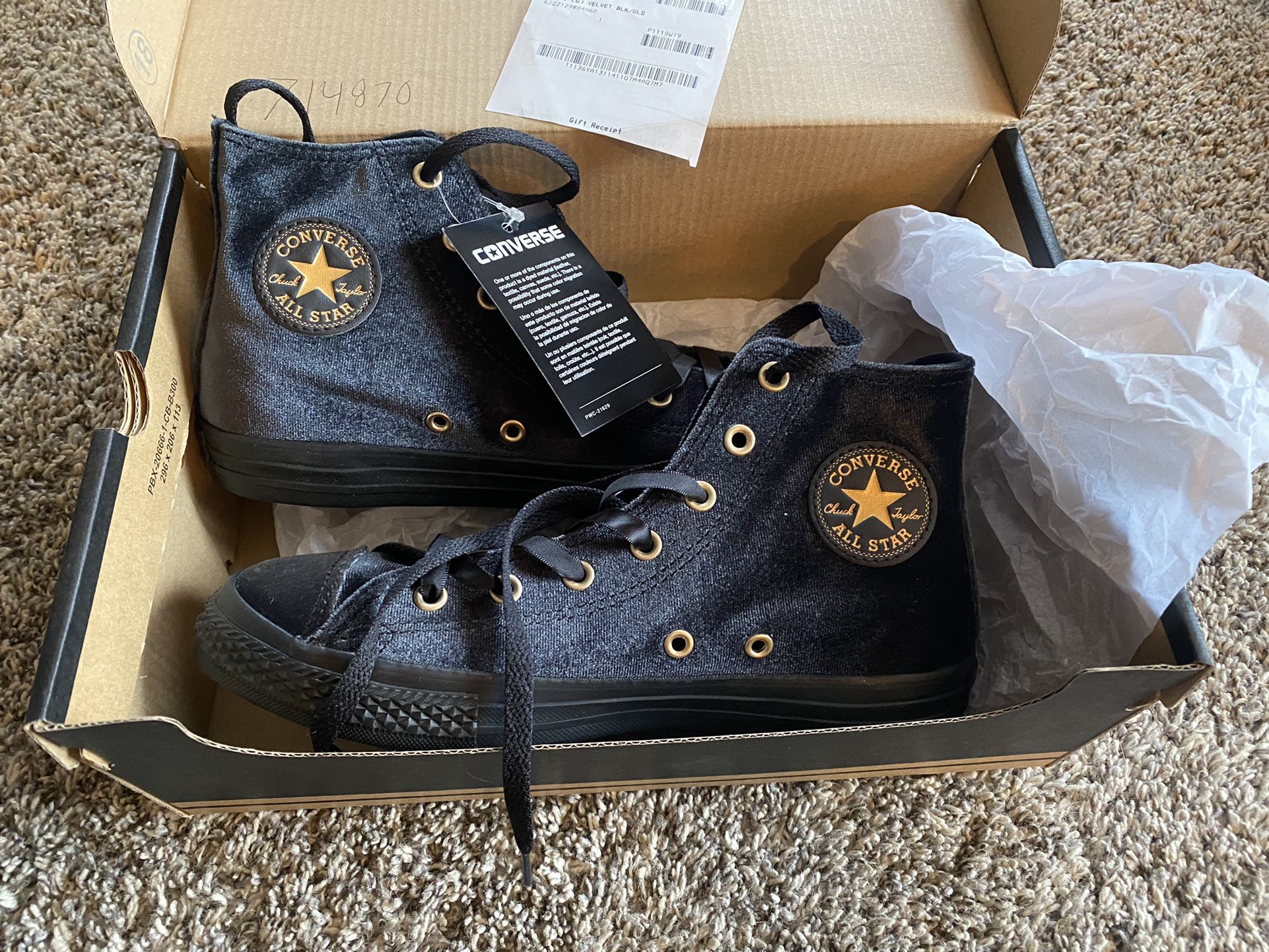 Brand New In Box Converse Chuck Taylor Junior Size In Black/Gold
