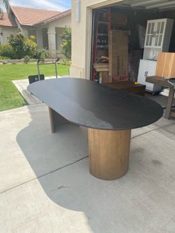 Oval Dining Table for 6 persons