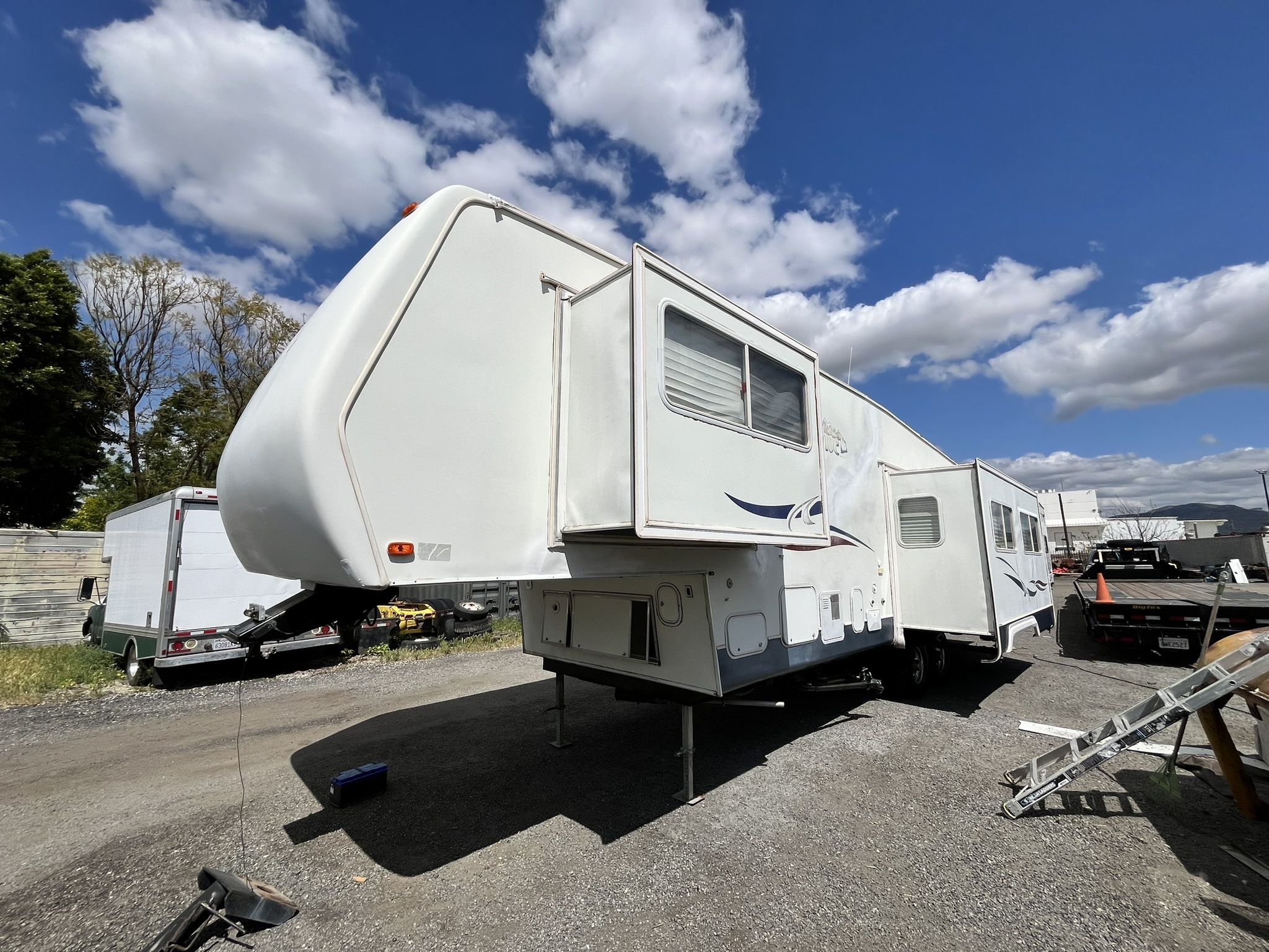 2003 Thor Tahoe 5th Wheel! 2 Slides, Great Shape..!