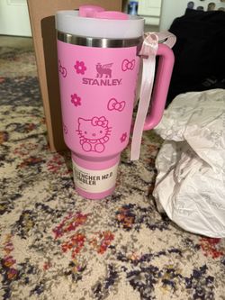 Stanley Pink Water Bottle Hello Kitty 🎀