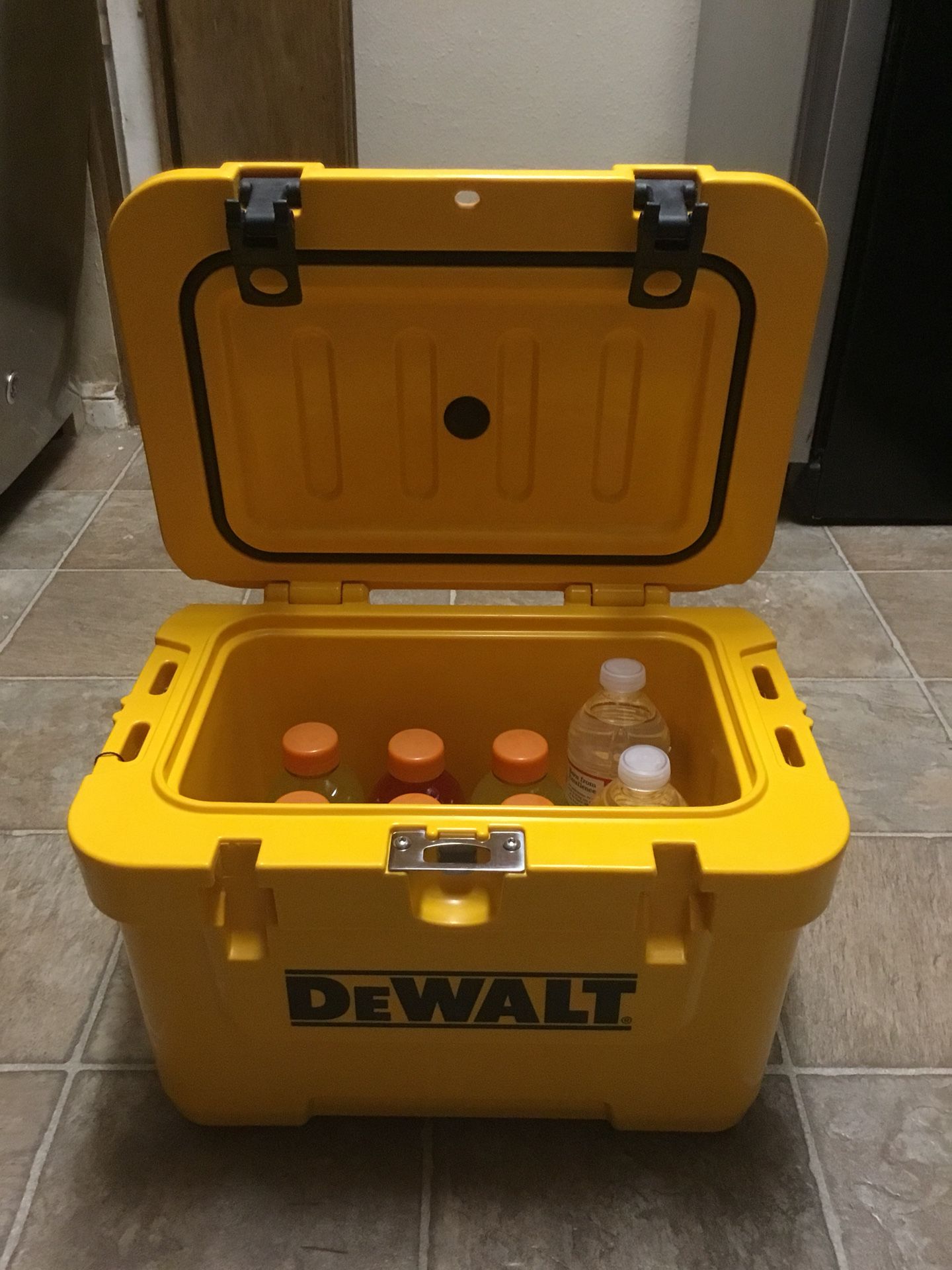 DeWalt Roto Molded Cooler 10qt.