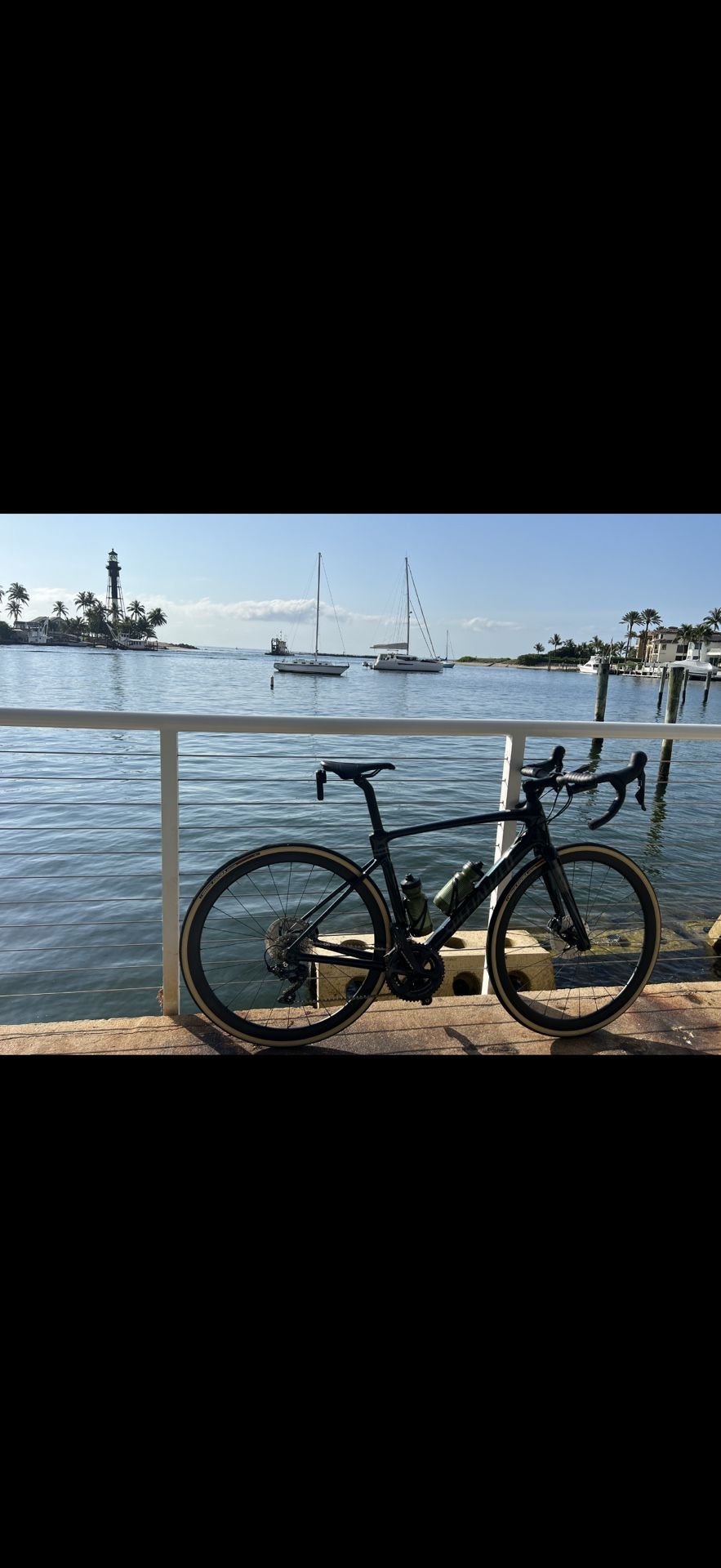 Carbon Specialized Roubaix Roval carbon Wheels Sworks Carbon Handlebars Ultegra